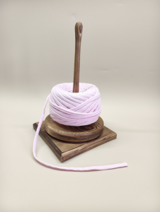 Вращающийся держатель для пряжи